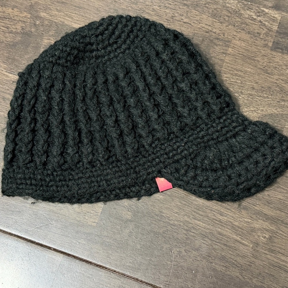 Black Knit DC women’s winter hat with brim - Picture 2 of 4